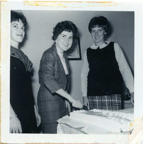 Suzanne Stratman cutting her cake, 1961